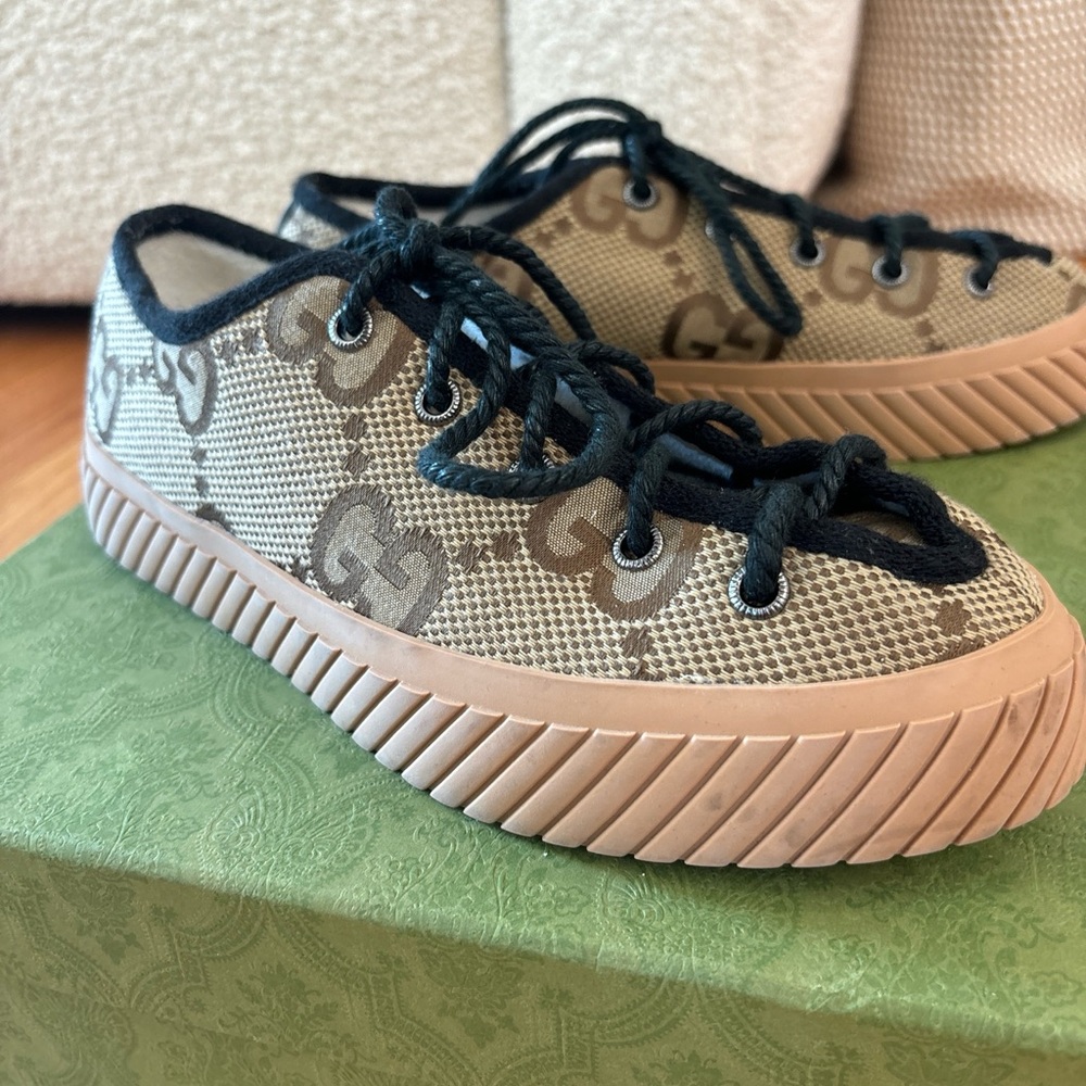 Authentic Gucci GG Canvas Low Top Sneakers